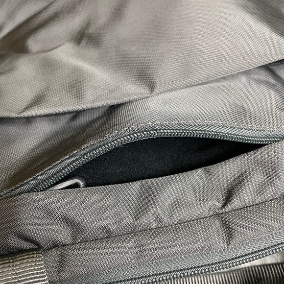 Case Logic Laptop Messenger Bag - Picture 4 of 7